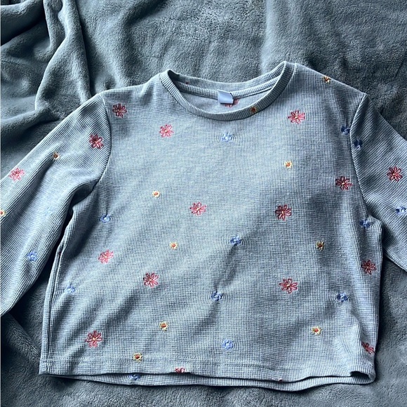 Simon’s Embroidered Gray Top - Picture 1 of 6
